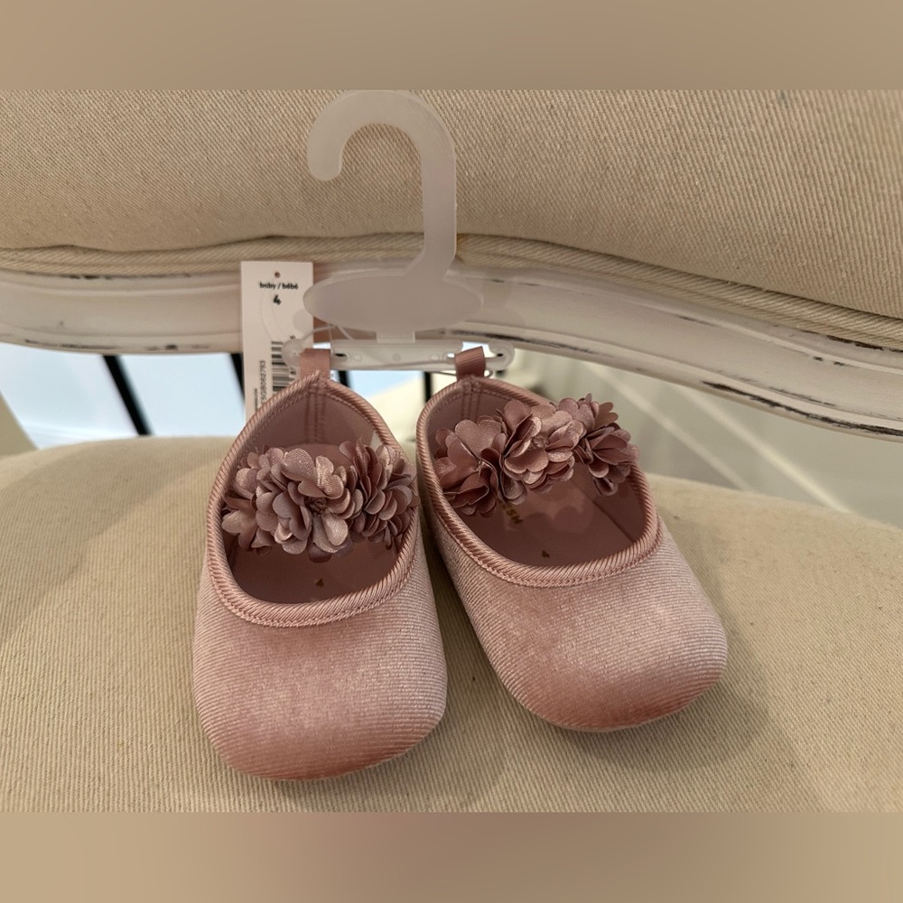 🦢 9~12 Mth Size 4 Pink Velvet Floral Baby Girl Fancy Shoes NWT